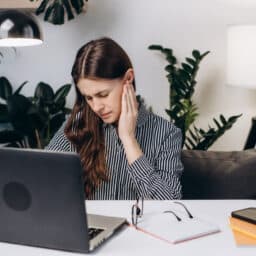 Woman has tinnitus at work